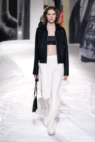 Look 14